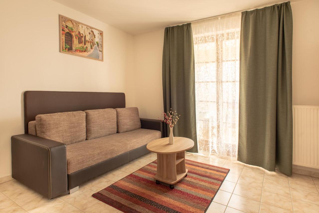 Modor Apartman Alsópáhok Exteriör bild