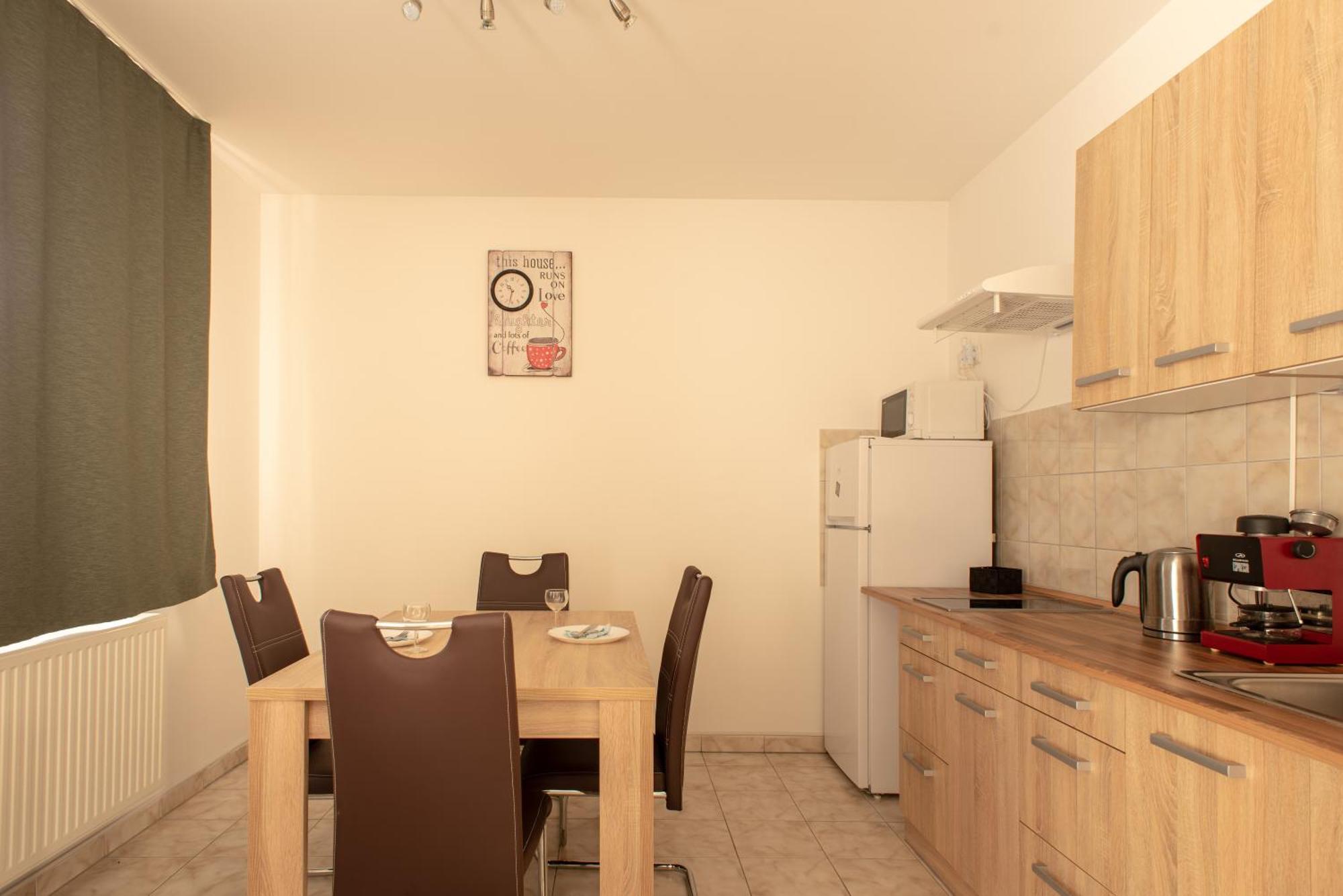 Modor Apartman Alsópáhok Exteriör bild