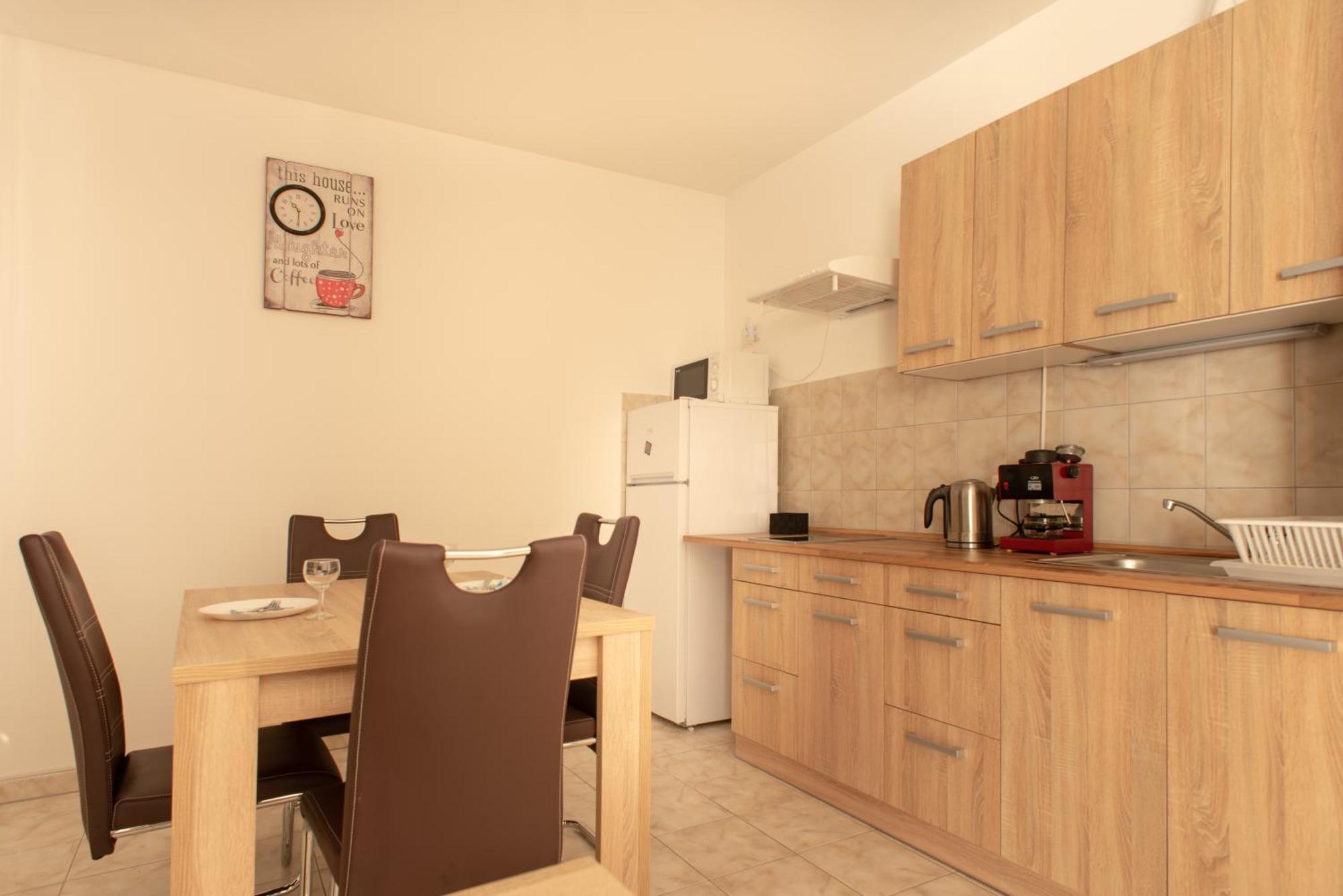 Modor Apartman Alsópáhok Exteriör bild