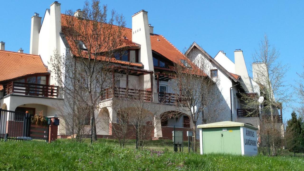 Modor Apartman Alsópáhok Exteriör bild