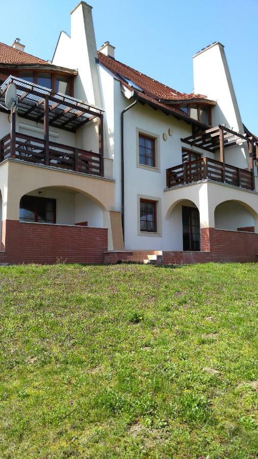 Modor Apartman Alsópáhok Exteriör bild