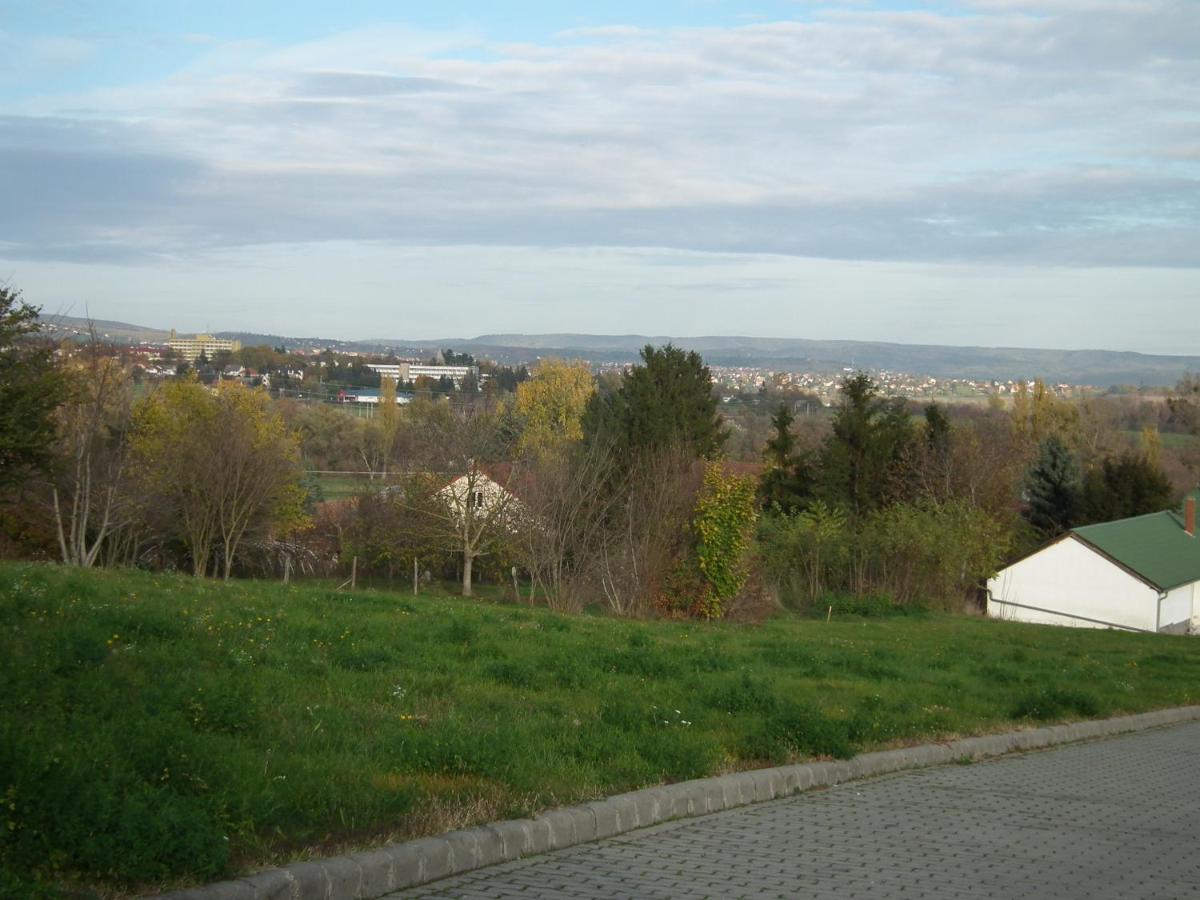 Modor Apartman Alsópáhok Rum bild